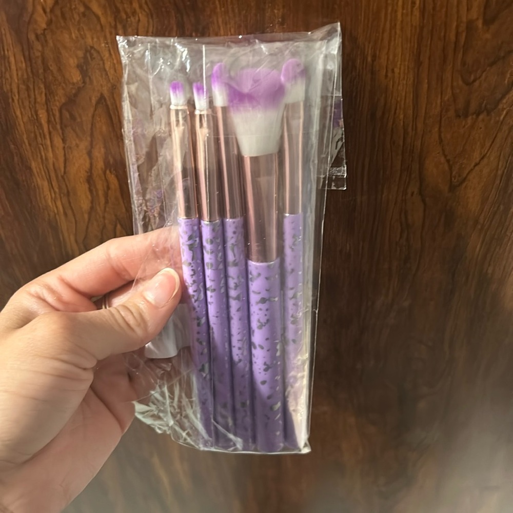 Makeup brushes